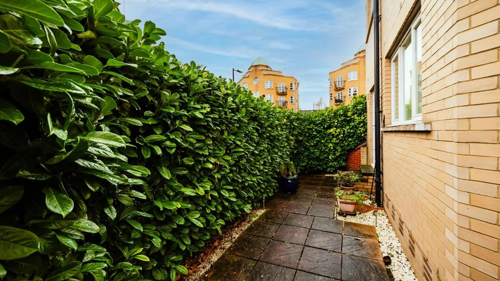 Amazing Apartment In Canada Water - Free Parking London